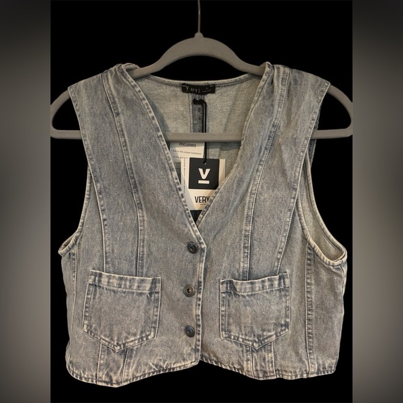 Very J Button up Jean Vest NWT - Picture 1 of 1